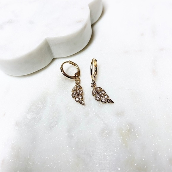 PETITE Leave Hoops - Picture 5 of 5